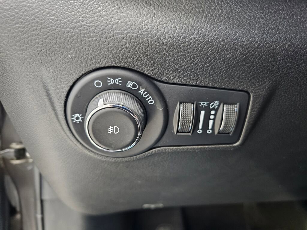 Used 2024 Jeep Compass Limited image 28