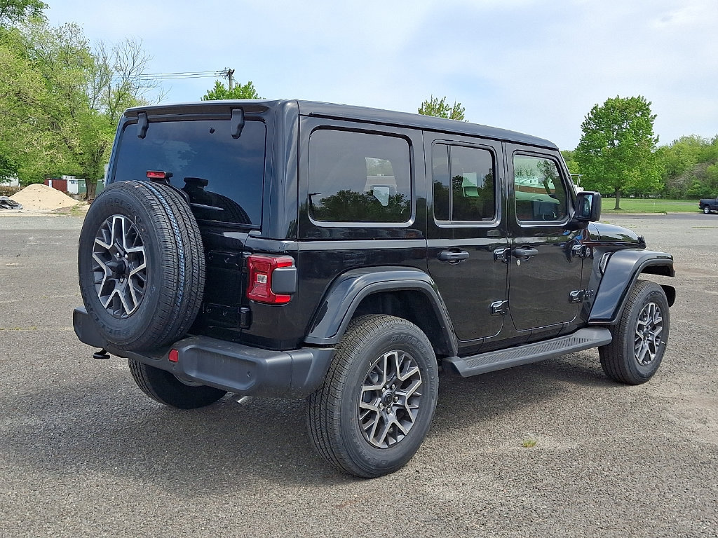 New 2026 Jeep Wrangler Unlimited Sahara AWD/4WD image 8
