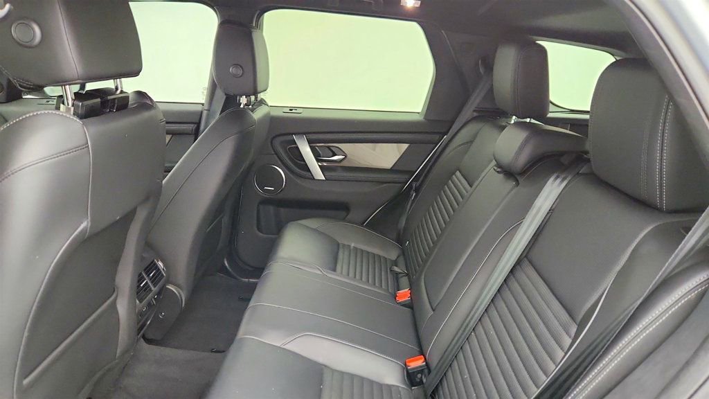 Used 2025 Land Rover Discovery Sport Dynamic SE image 23