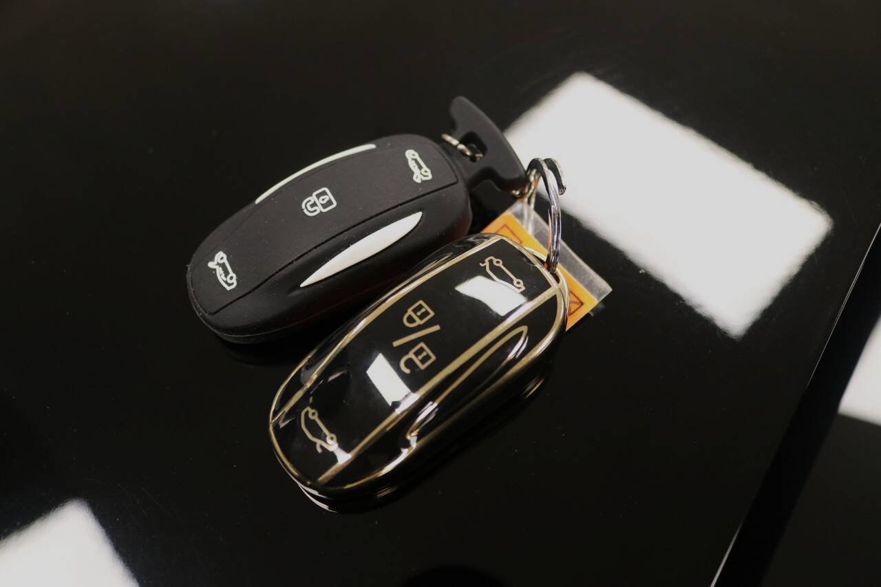 Used 2020 Tesla Model X image 52