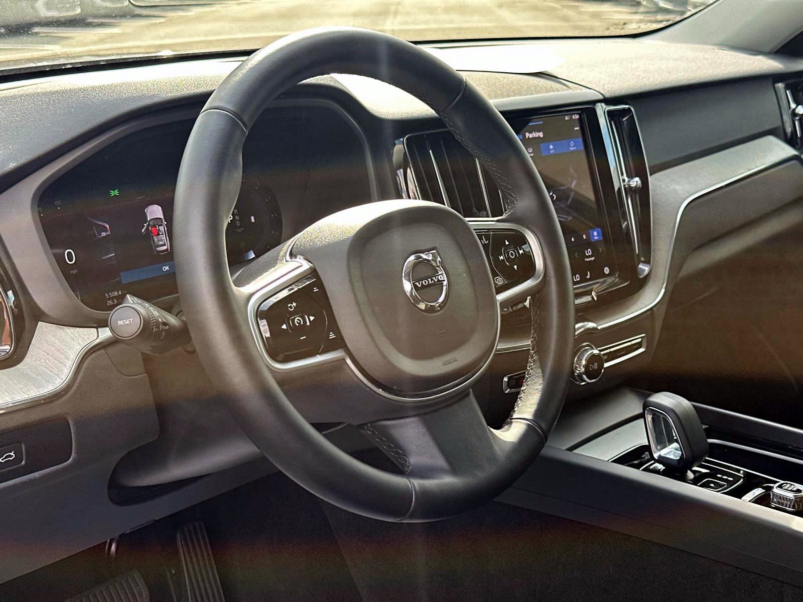 Certified 2025 Volvo XC60 B5 Plus image 30