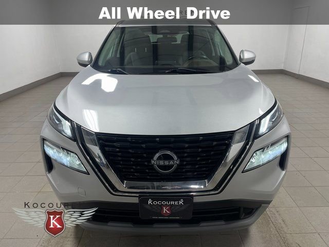 Used 2022 Nissan Rogue SV image 2