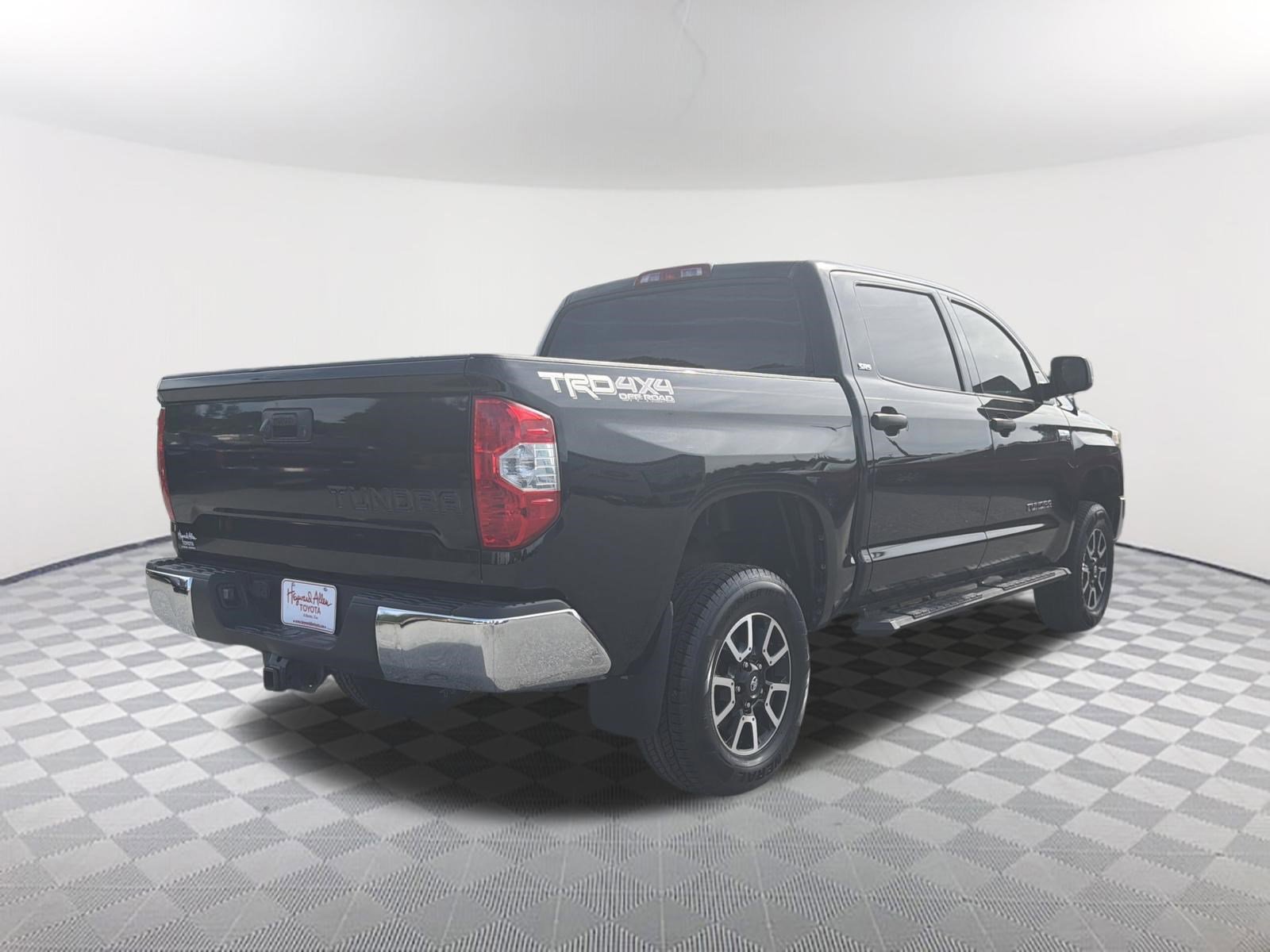 Used 2018 Toyota Tundra SR5 w/ TRD Off Road Package AWD/4WD image 16