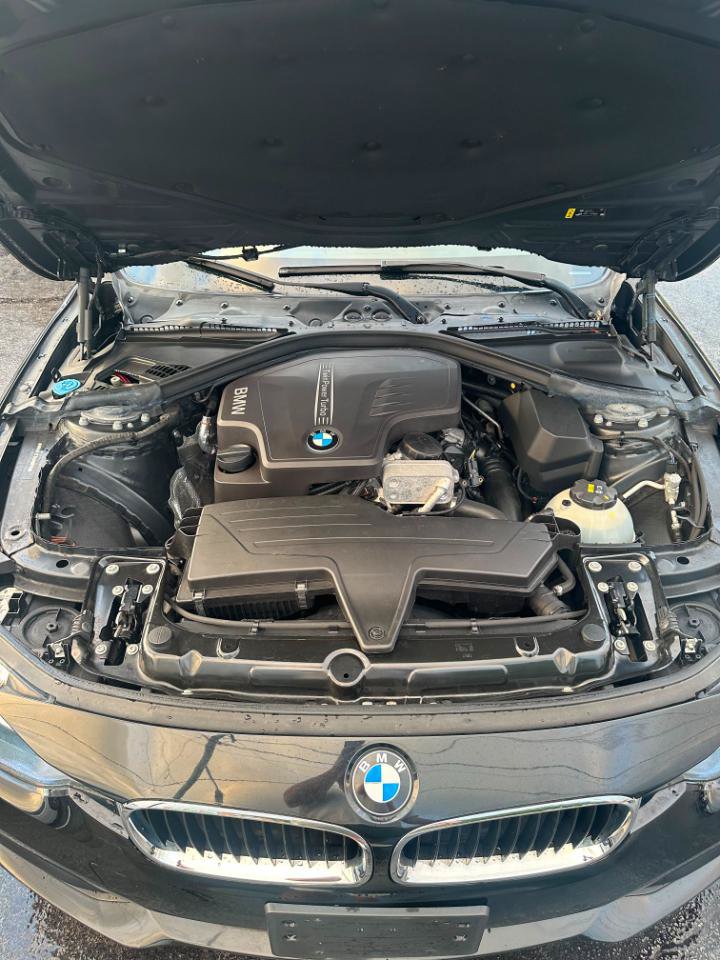 Used 2017 BMW 320i xDrive Sedan AWD/4WD image 30