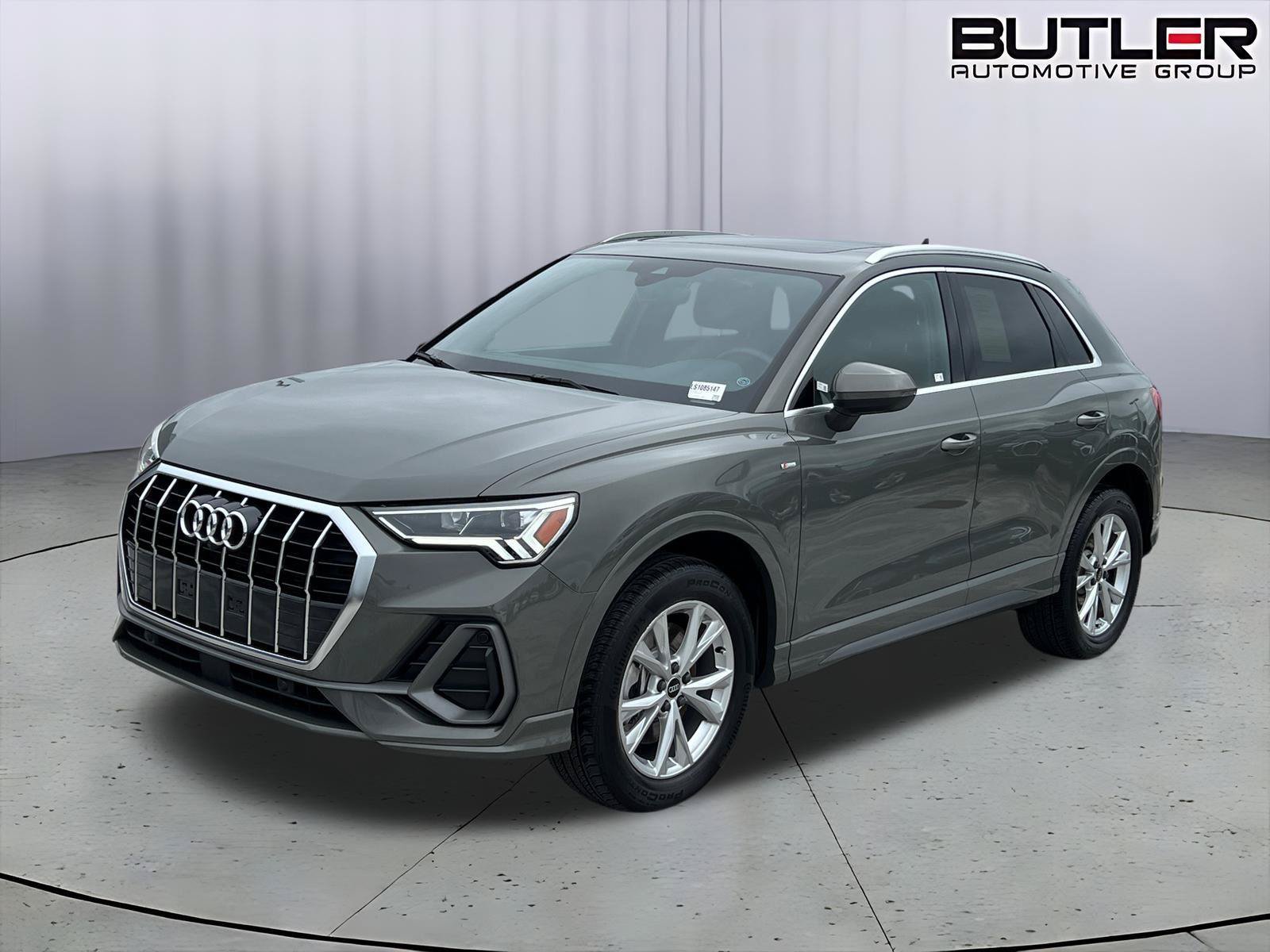 Certified 2025 Audi Q3 2.0T Premium Plus w/ Premium Plus Package AWD/4WD image 1
