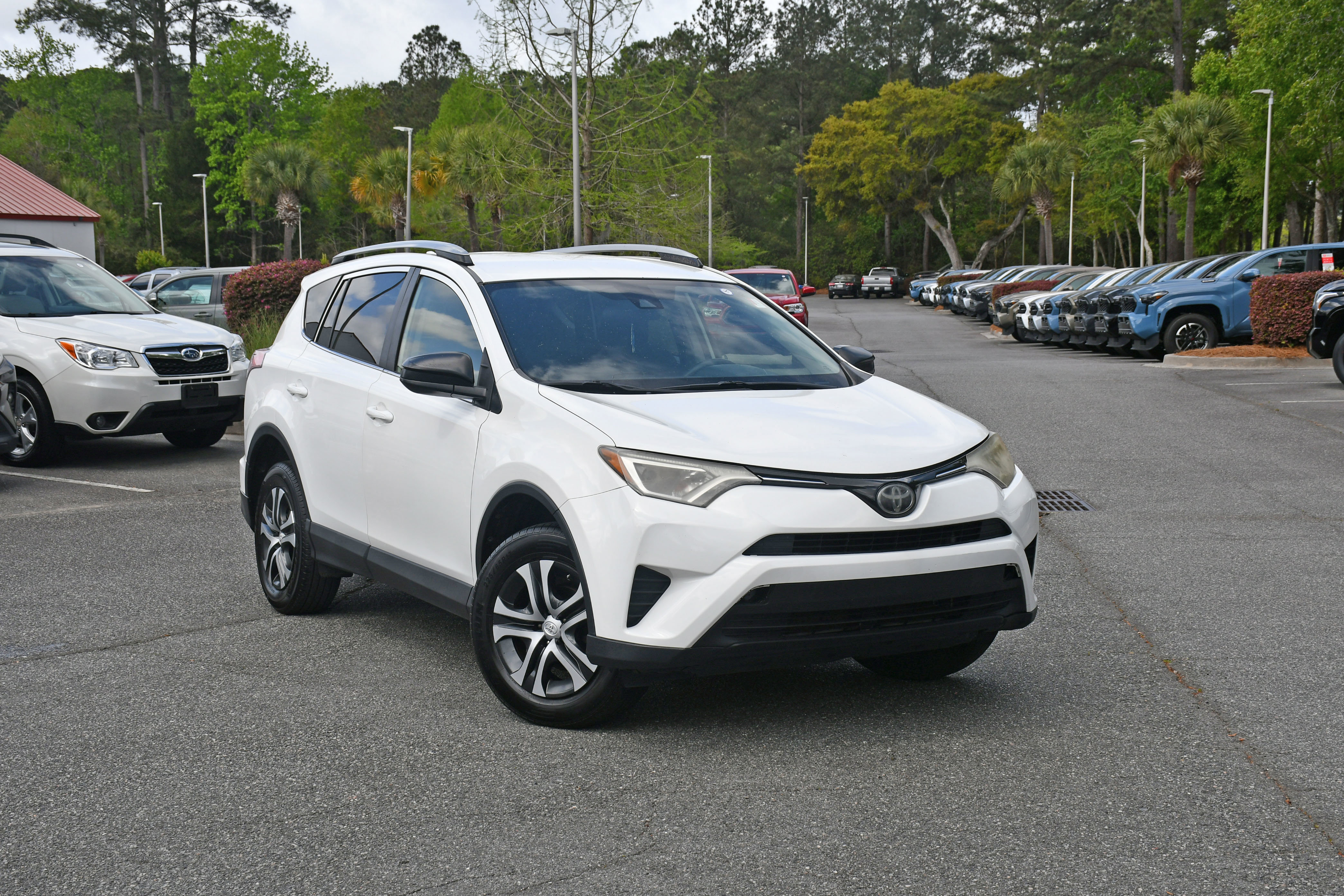 Used 2017 Toyota RAV4 LE FWD image 6