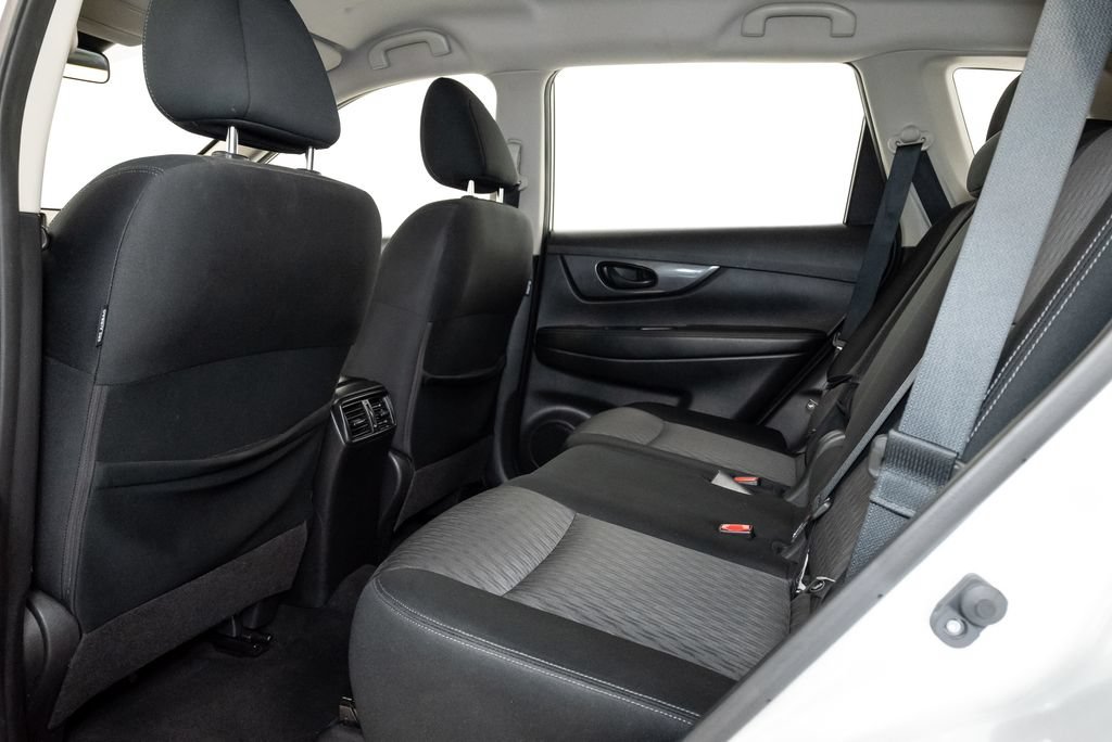 Used 2020 Nissan Rogue S FWD image 18