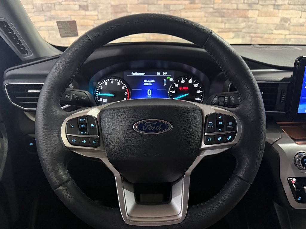 Used 2024 Ford Explorer XLT w/ Equipment Group 202A AWD/4WD image 17