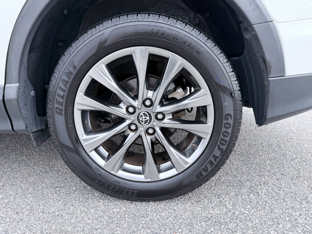 Used 2018 Toyota RAV4 Limited image 36