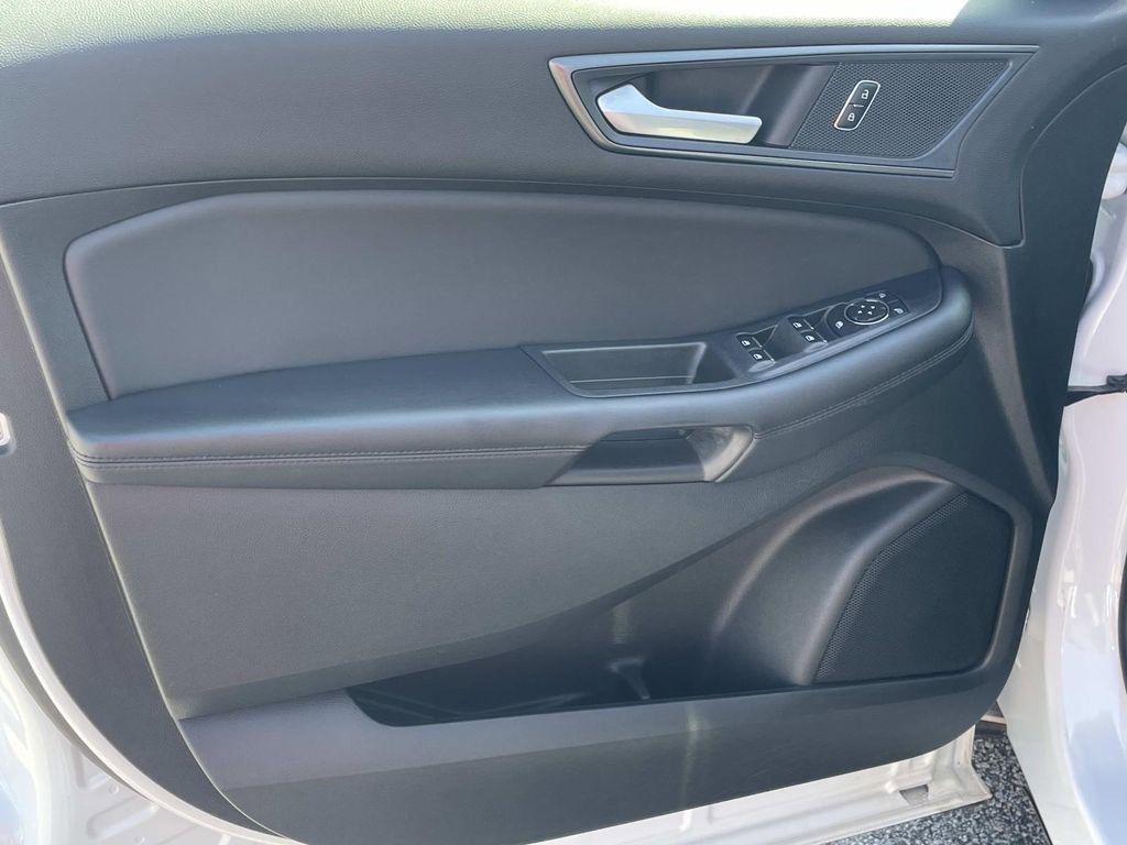 Used 2024 Ford Edge SE w/ Cargo Accessory Package image 14