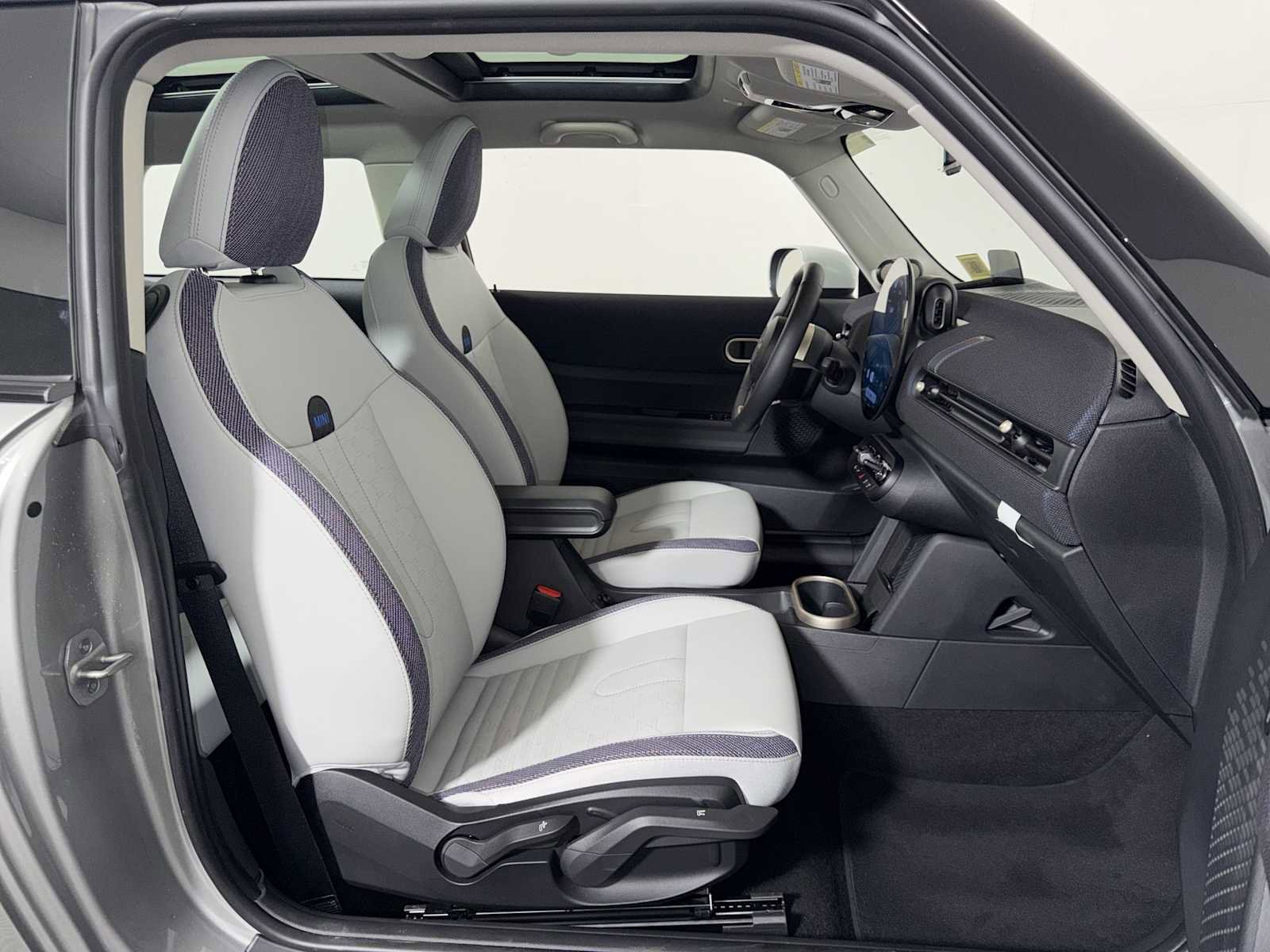 Certified 2025 MINI Cooper S image 24