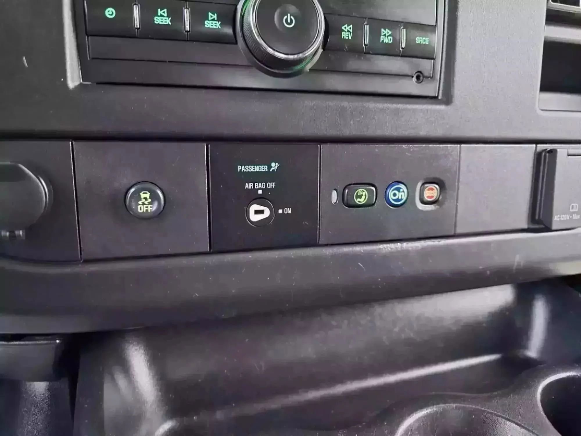 Used 2019 Chevrolet Express 2500 Extended w/ Driver Convenience Package image 25