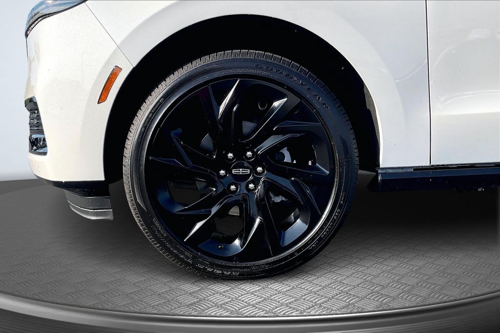 New 2027 Lincoln Navigator L Black Label AWD/4WD image 13