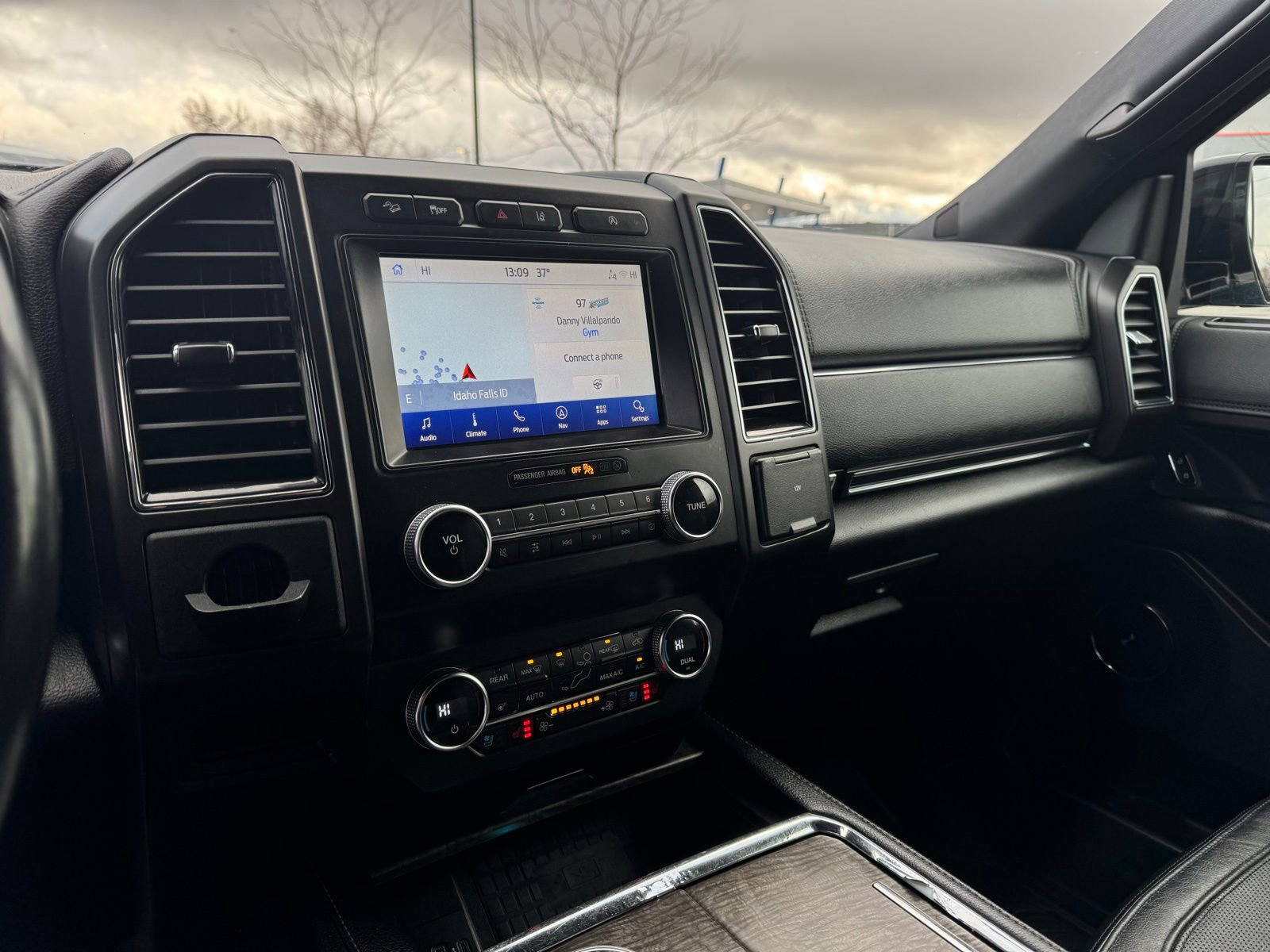 Used 2020 Ford Expedition Limited image 24