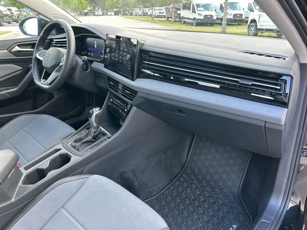 Used 2025 Volkswagen Jetta SE w/ Sunroof Package image 44