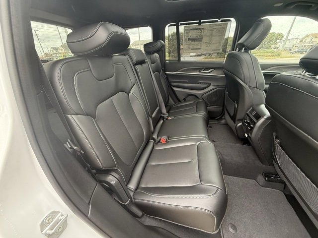 New 2025 Jeep Grand Cherokee Limited w/ Luxury Tech Group II image 11