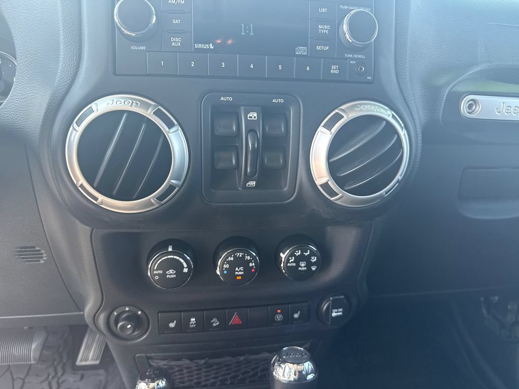 Used 2017 Jeep Wrangler Unlimited Sahara w/ Dual Top Group AWD/4WD image 32