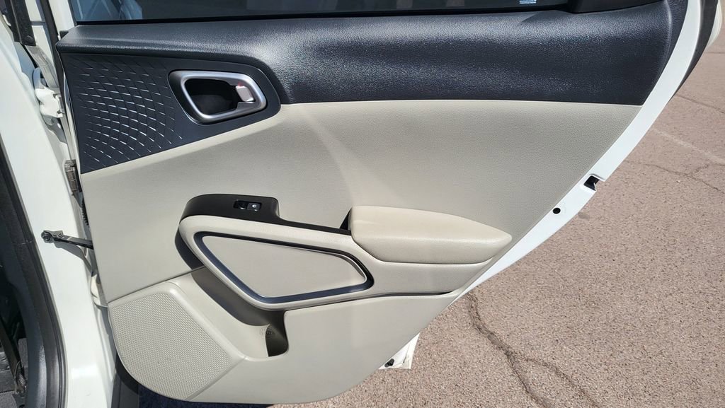 Used 2022 Kia Soul S image 18