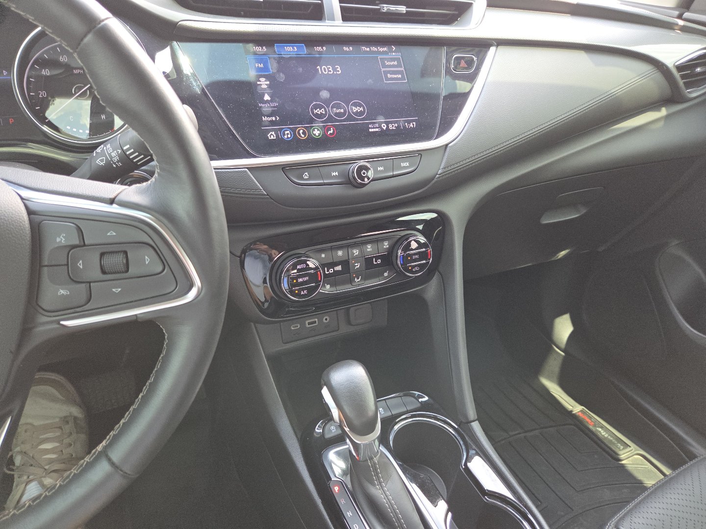 Used 2022 Buick Encore GX Essence w/ Experience Buick Package FWD image 29