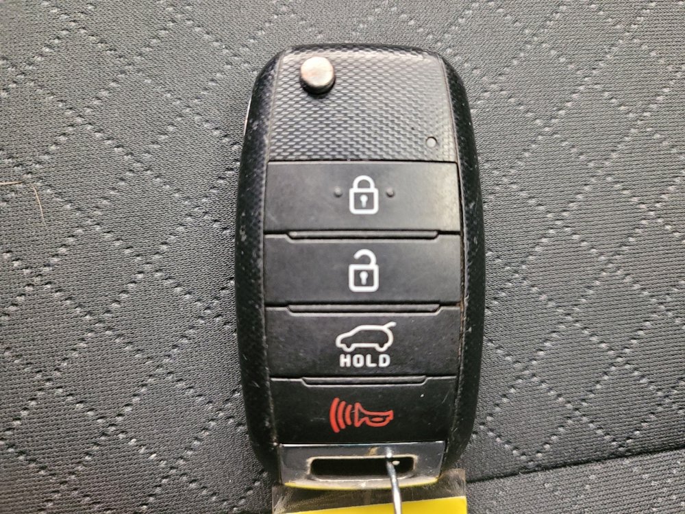 Used 2020 Kia Sorento LX image 32