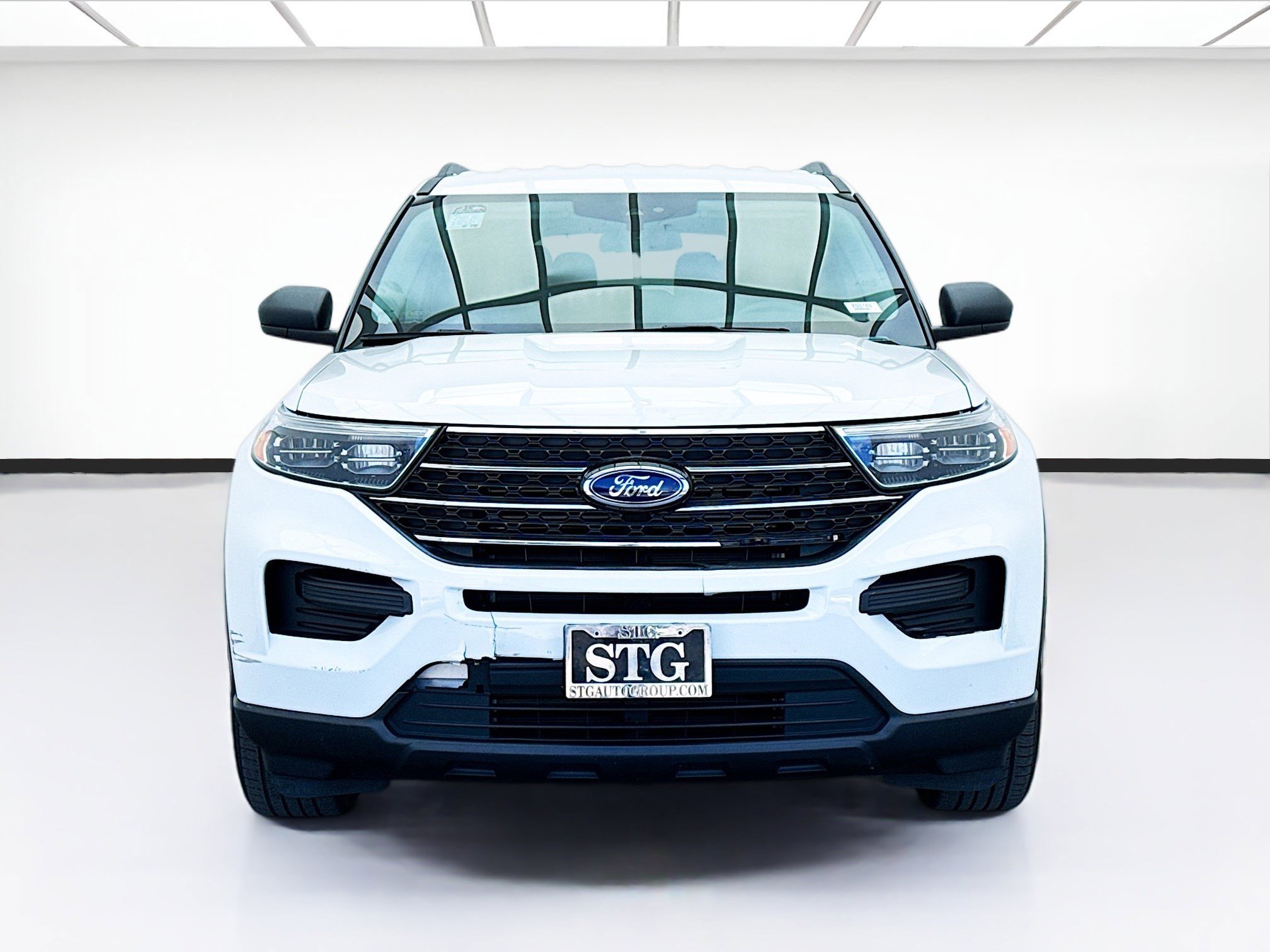 Used 2021 Ford Explorer XLT image 2