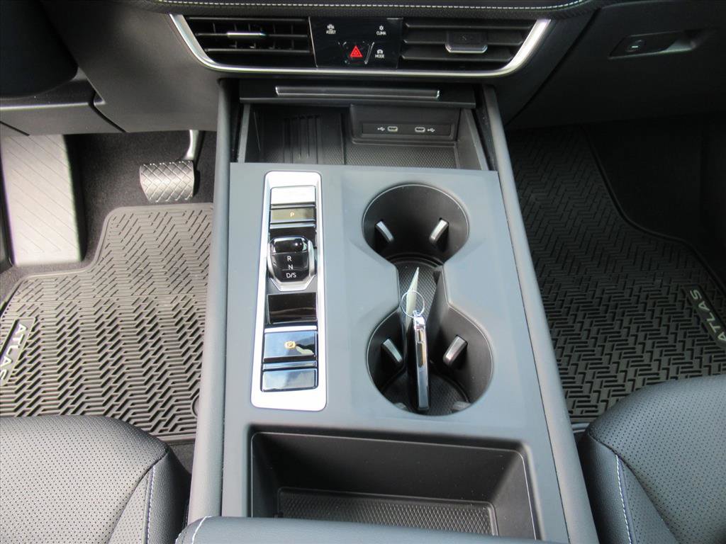 Used 2025 Volkswagen Atlas SE image 21