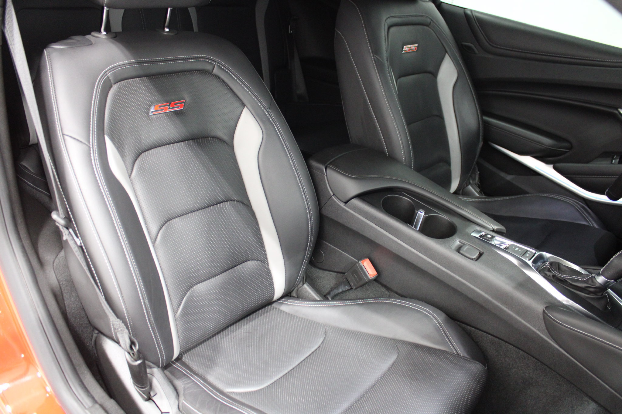 Used 2019 Chevrolet Camaro SS RWD image 18
