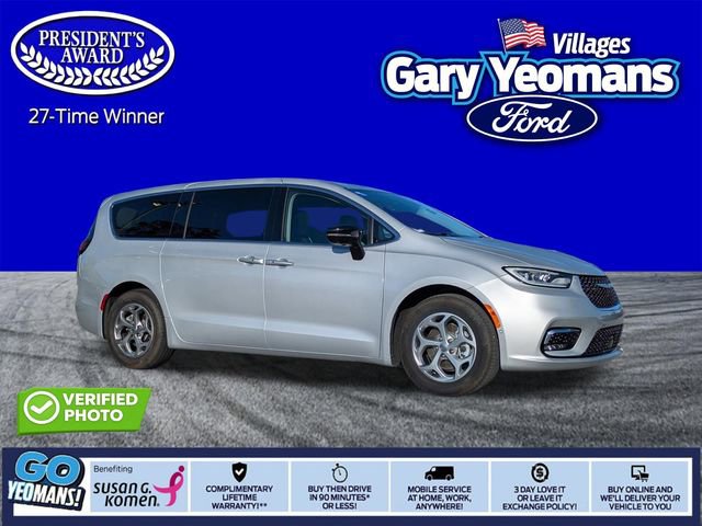 Used 2024 Chrysler Pacifica Limited image 1