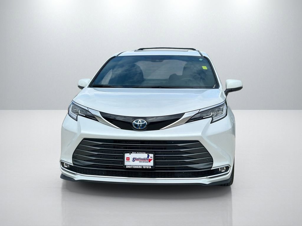 Used 2025 Toyota Sienna Limited AWD/4WD image 2