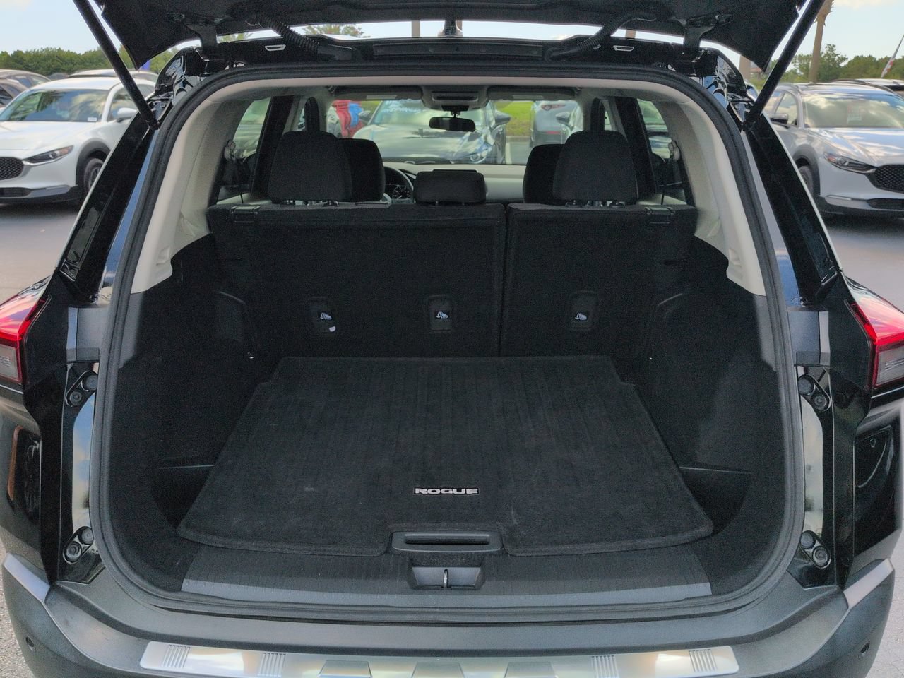 Used 2022 Nissan Rogue SV FWD image 13