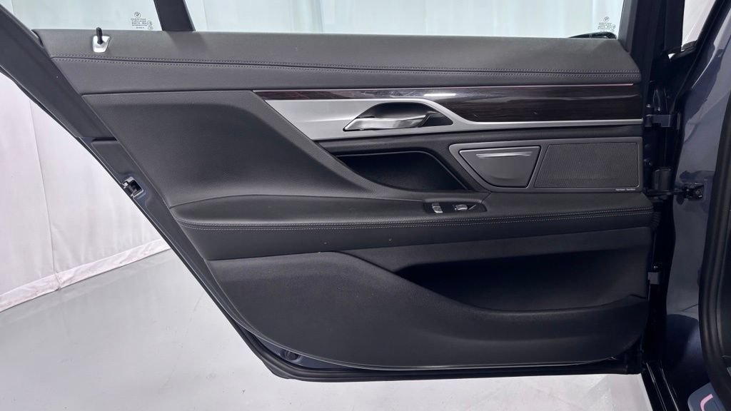 Used 2018 BMW 740i xDrive AWD/4WD image 23