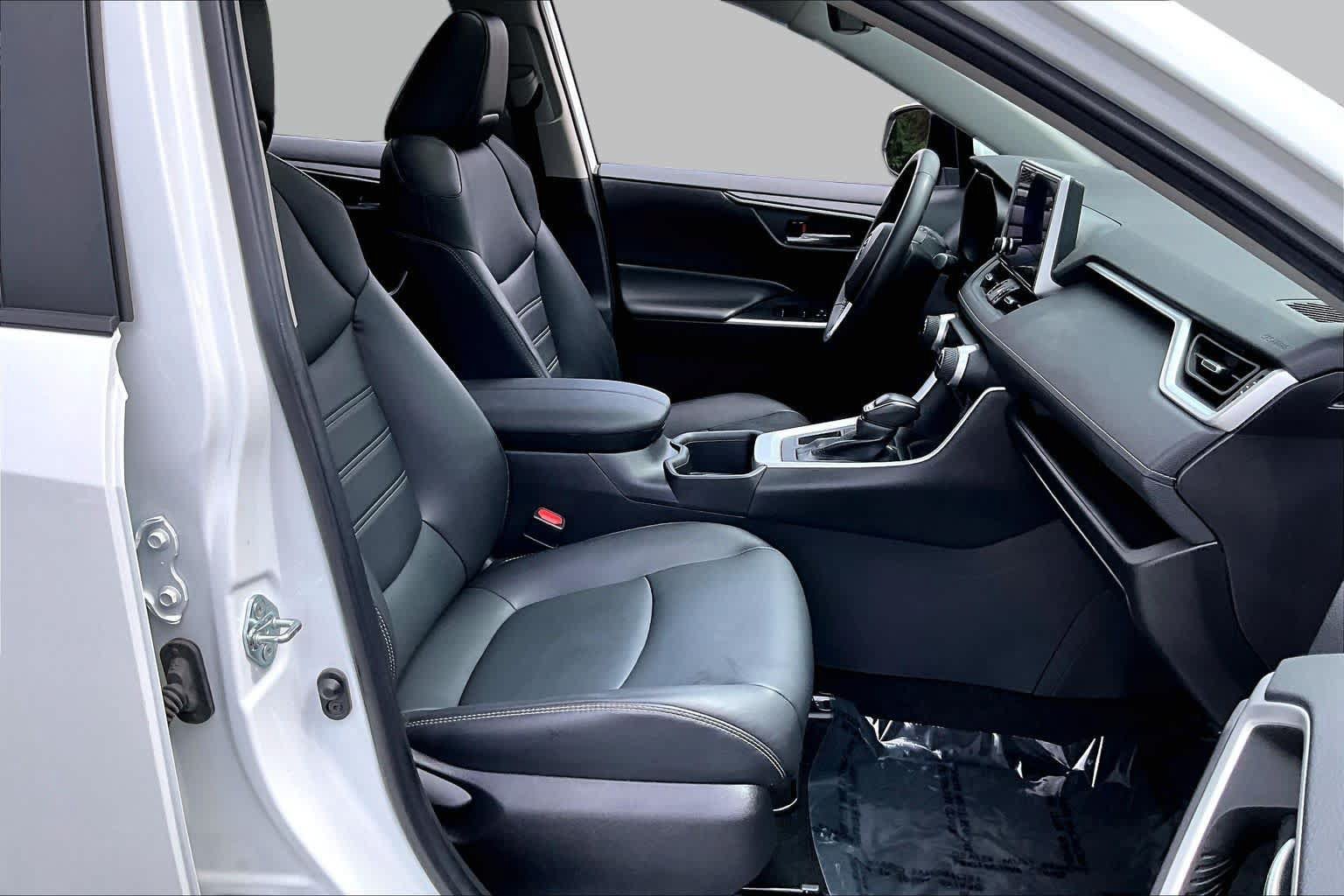 Used 2023 Toyota RAV4 XLE Premium FWD image 9