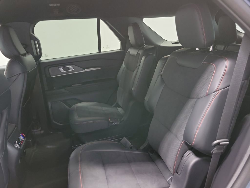 Used 2025 Ford Explorer ST image 33