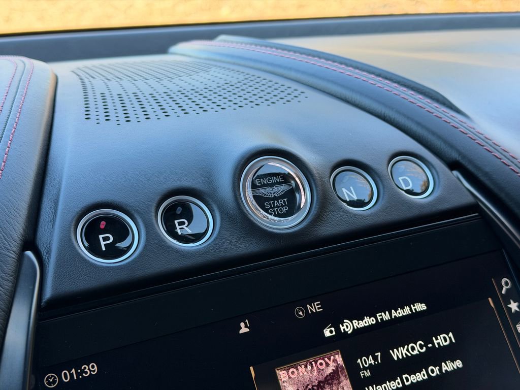 Used 2021 Aston Martin DBX image 28