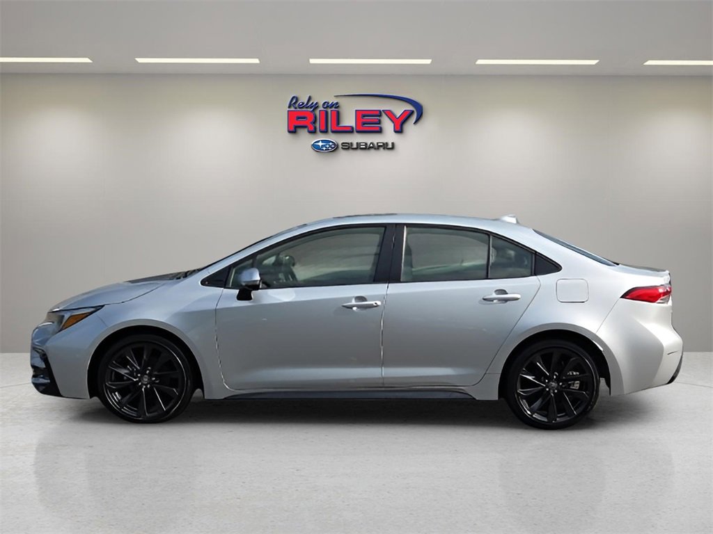 Used 2023 Toyota Corolla SE w/ SE Package image 2