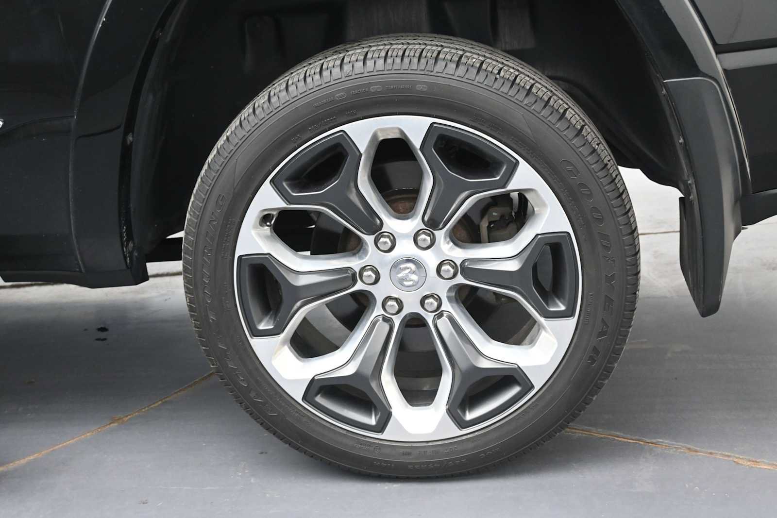Used 2019 RAM 1500 Limited AWD/4WD image 5