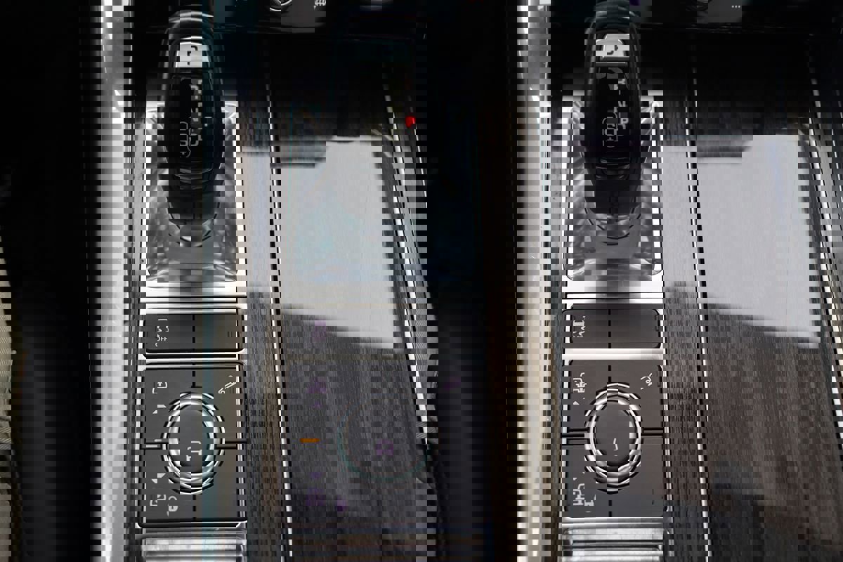 Used 2018 Land Rover Range Rover Sport HSE Dynamic image 29