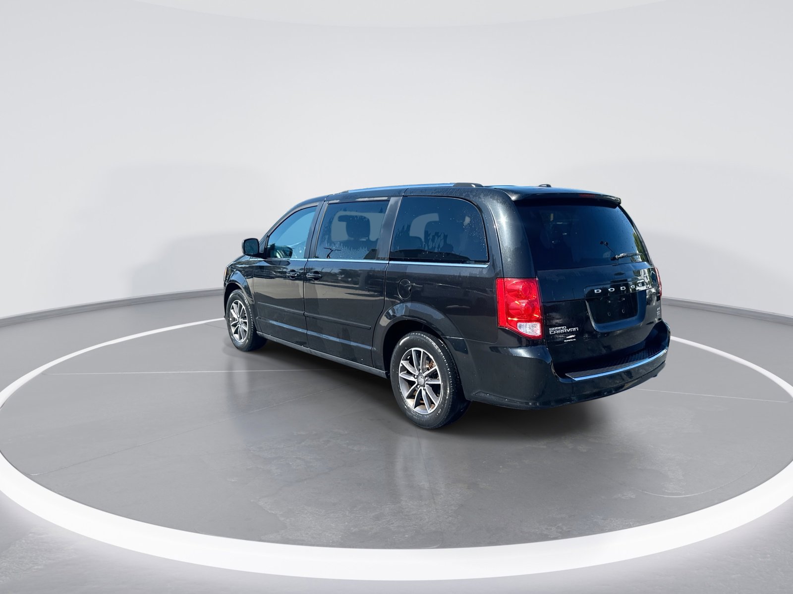 Used 2017 Dodge Grand Caravan SXT FWD image 7