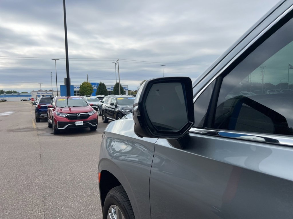 Used 2024 Cadillac Escalade ESV Premium Luxury image 18