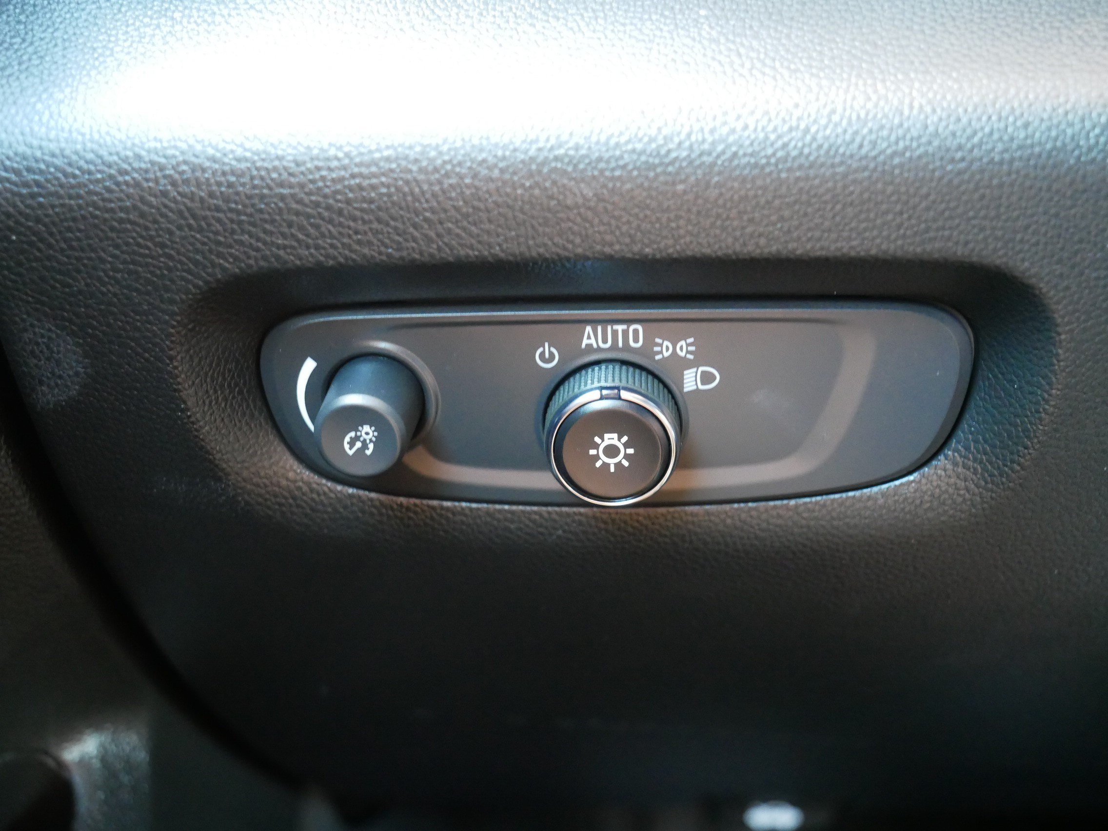 Used 2023 Chevrolet Traverse LT w/ LT Premium Package AWD/4WD image 26