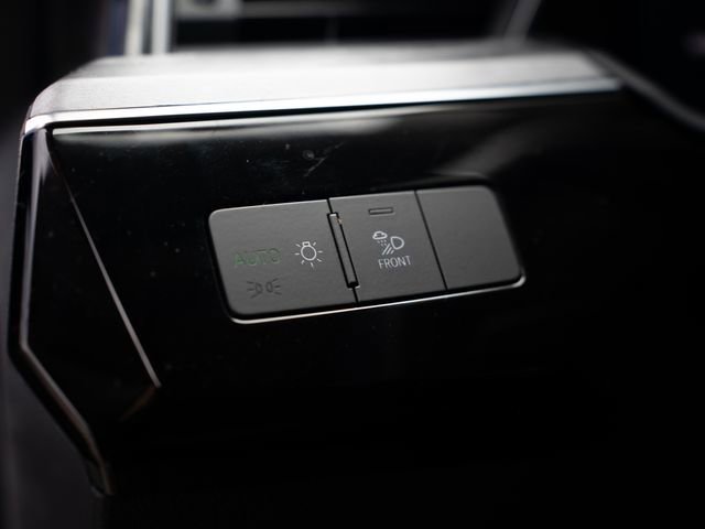 Used 2022 Audi e-tron Premium w/ Convenience Plus Package image 29