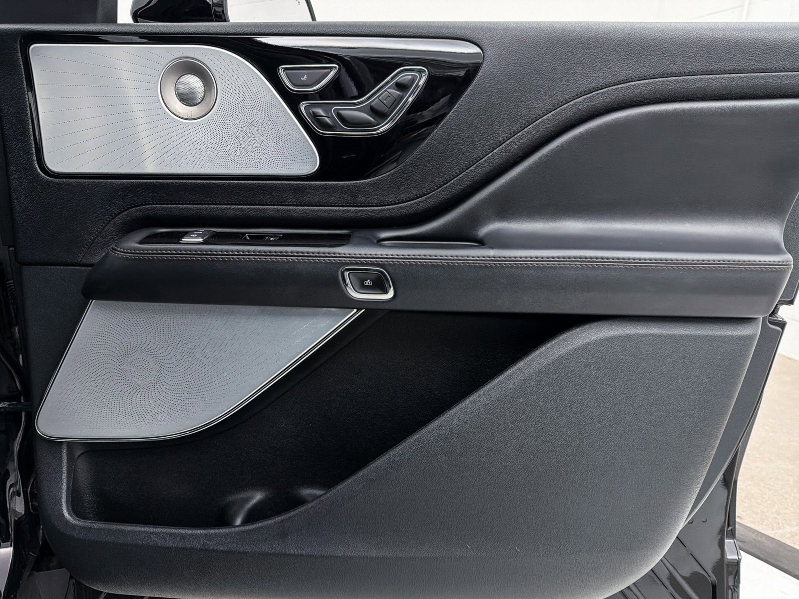 Used 2021 Lincoln Aviator Grand Touring w/ Equipment Group 301A image 32