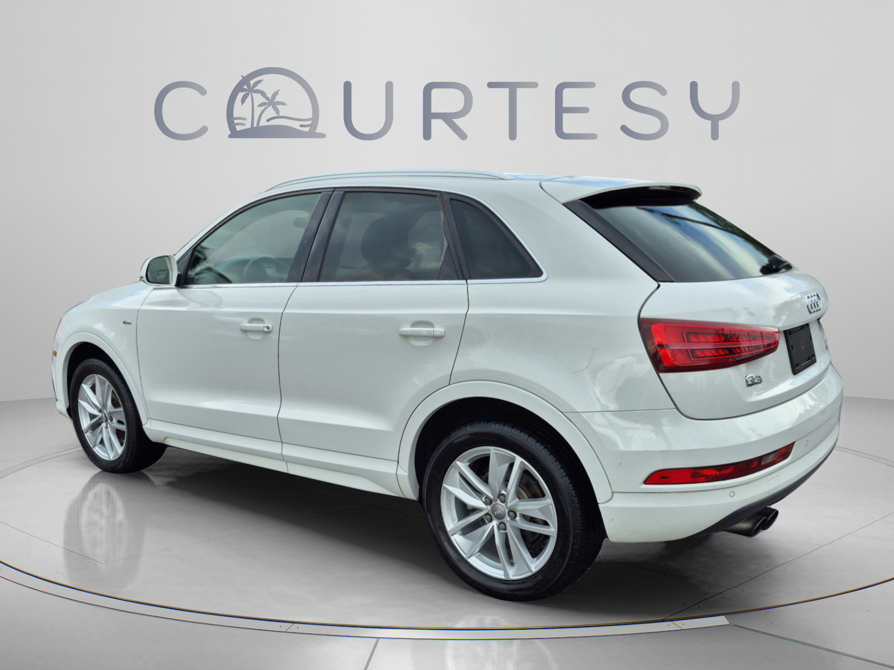 Used 2018 Audi Q3 2.0T Premium Plus w/ Premium Plus Package AWD/4WD image 4