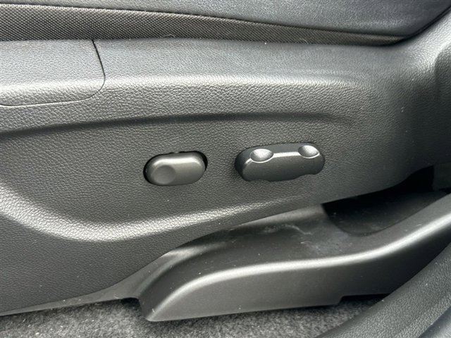 Certified 2022 Chevrolet Trax LT w/ LT Convenience Package image 34