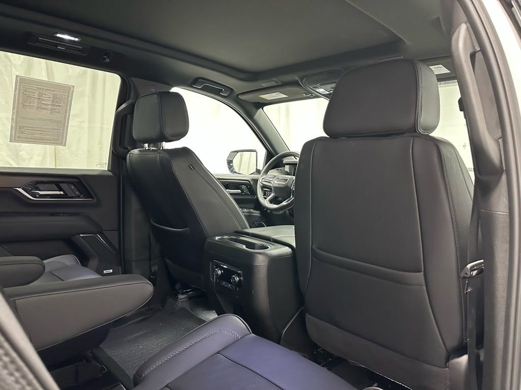 Used 2025 GMC Yukon Denali w/ Sun & Power Step Package image 52