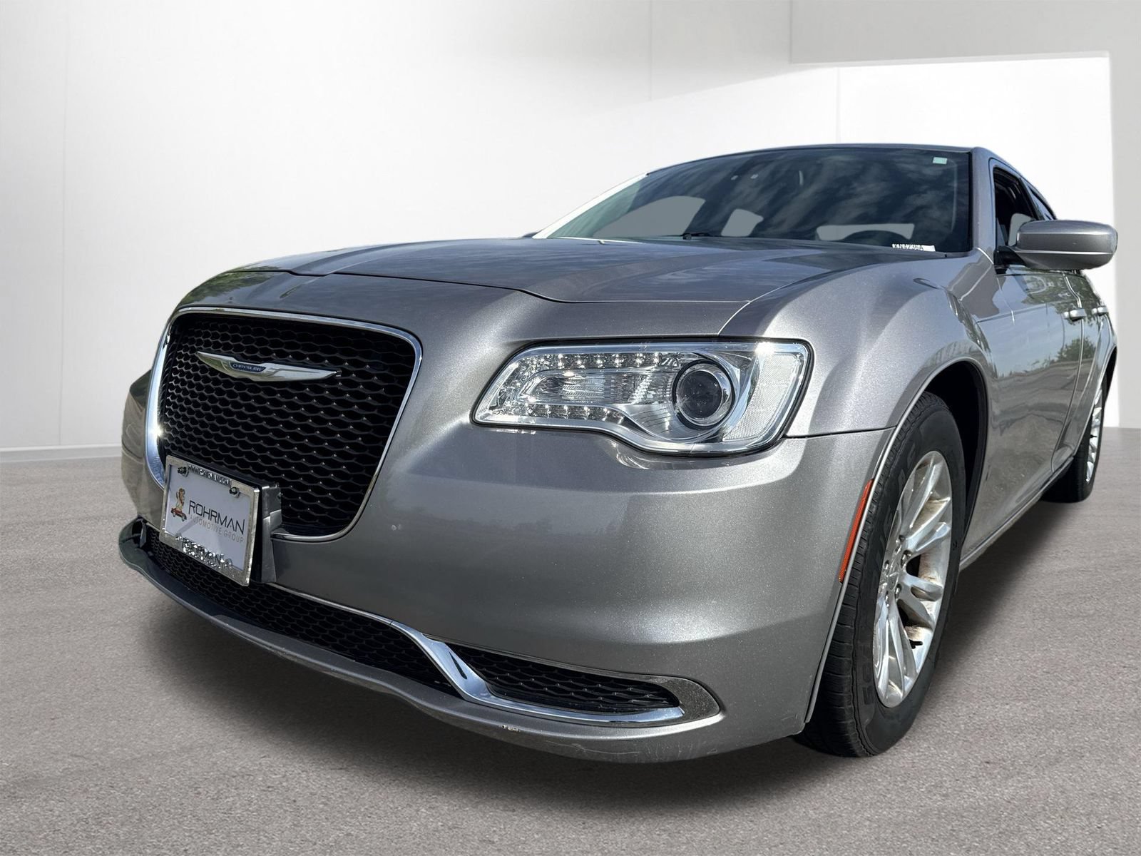 Used 2017 Chrysler 300 Limited RWD image 31