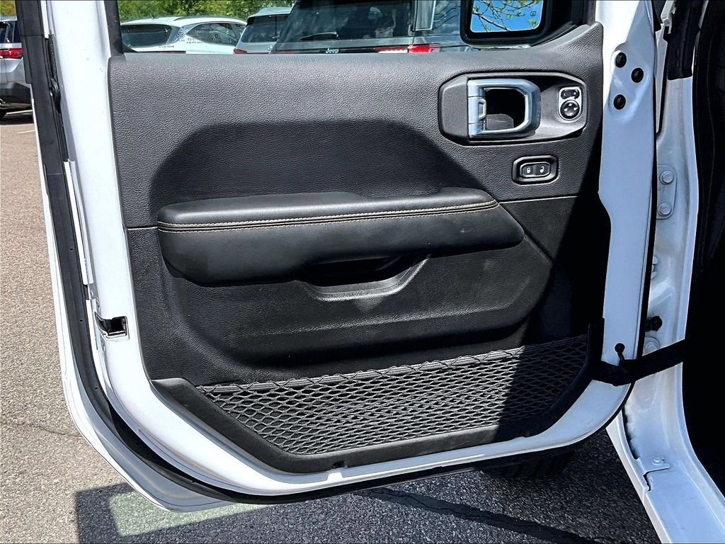Used 2024 Jeep Wrangler Unlimited Sahara AWD/4WD image 9