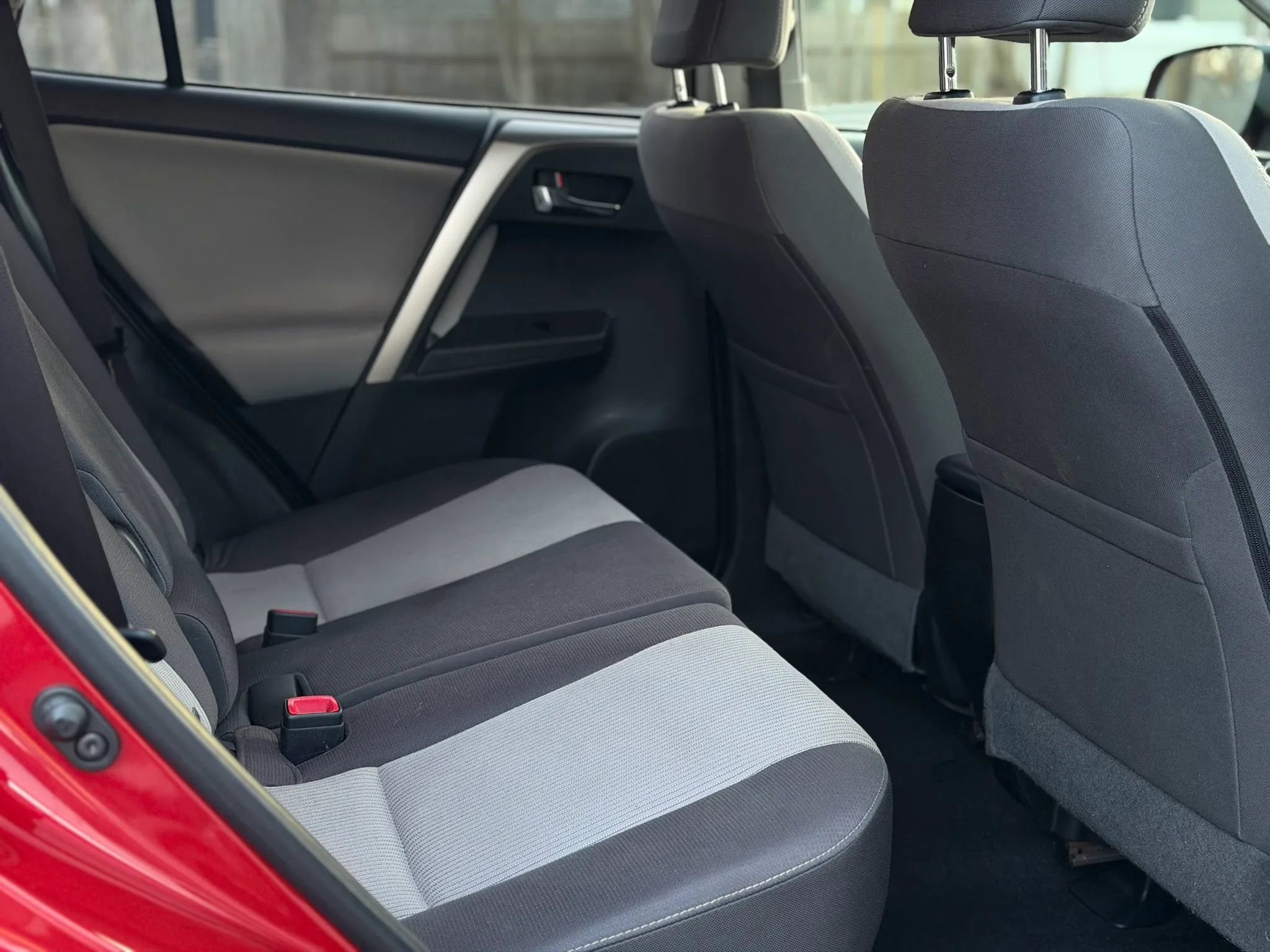 Used 2015 Toyota RAV4 XLE image 32