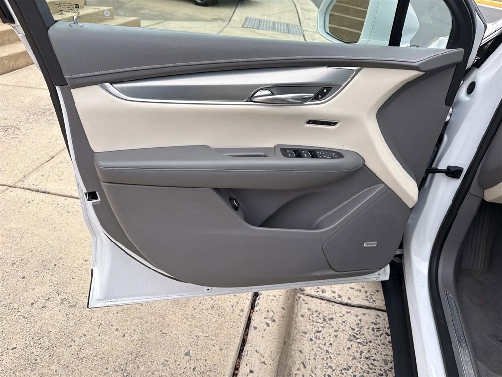 Used 2017 Cadillac XT5 Luxury w/ LPO, Wheel Lock Package image 15