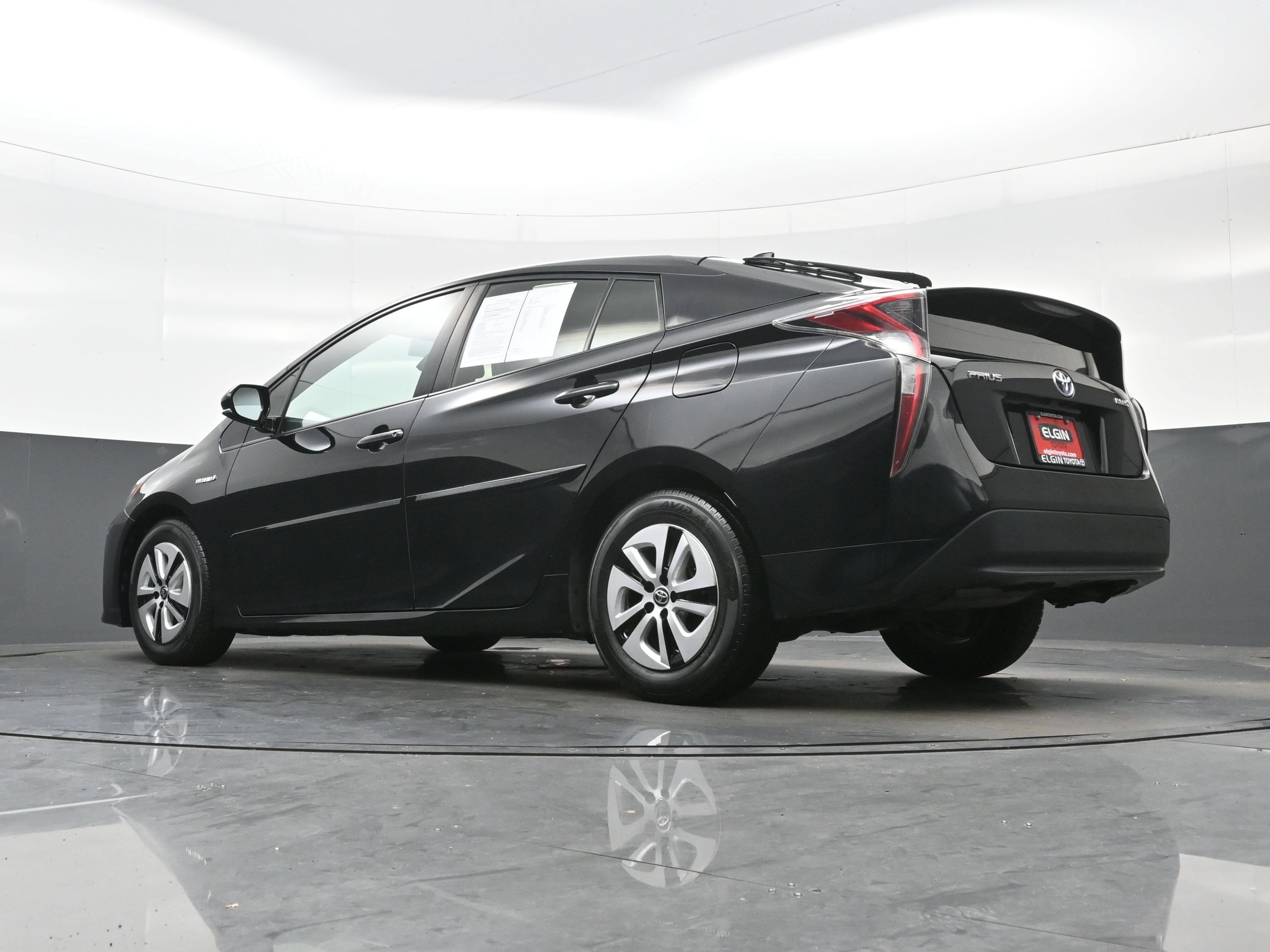 Used 2017 Toyota Prius Four w/ Advanced Technology Package FWD image 33